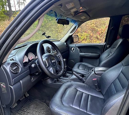 Чорний Джип Cherokee, об'ємом двигуна 2.5 л та пробігом 185 тис. км за 7500 $, фото 4 на Automoto.ua