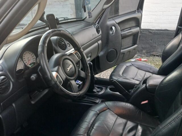 Черный Джип Чероки, объемом двигателя 0 л и пробегом 266 тыс. км за 9500 $, фото 7 на Automoto.ua