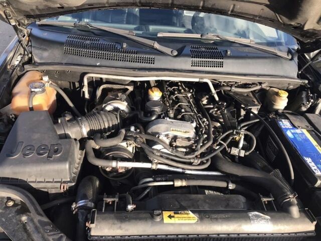 Черный Джип Чероки, объемом двигателя 2.7 л и пробегом 280 тыс. км за 4999 $, фото 16 на Automoto.ua