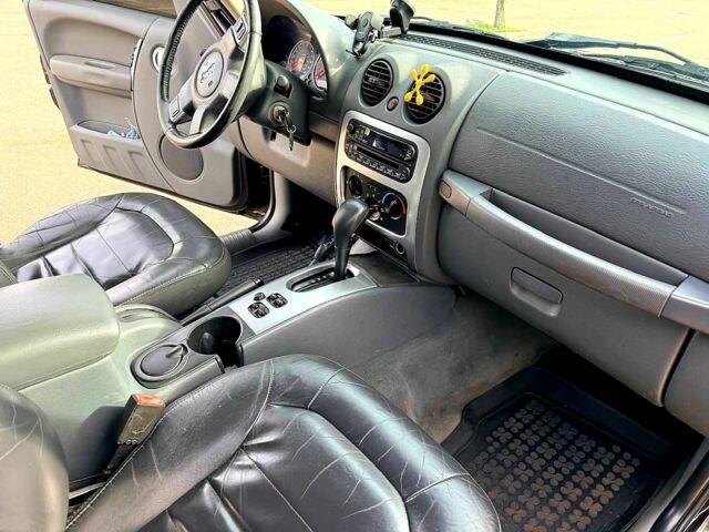 Джип Cherokee 2006 у Миколаєві на Automoto.ua Чорний Джип Cherokee, об'ємом двигуна 2.8 л та пробігом 123 тис. км за 5000 $, фото 6 на Automoto.ua