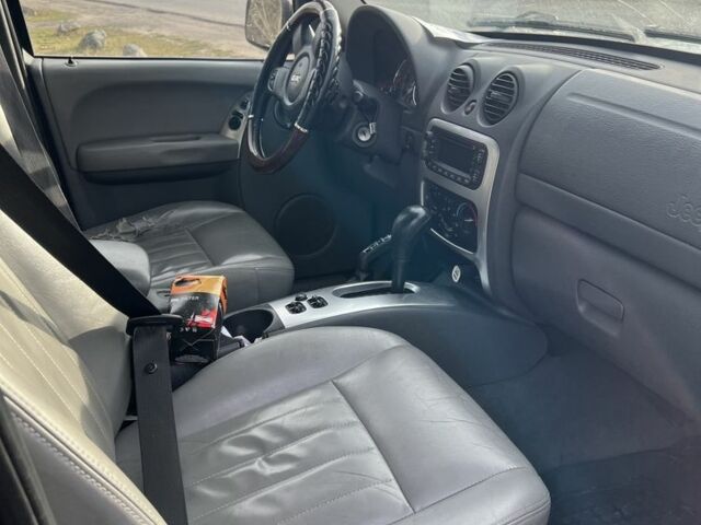 Черный Джип Чероки, объемом двигателя 2.8 л и пробегом 300 тыс. км за 5500 $, фото 4 на Automoto.ua