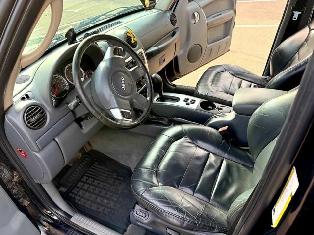 Джип Cherokee 2006 у Миколаєві на Automoto.ua Чорний Джип Cherokee, об'ємом двигуна 2.8 л та пробігом 123 тис. км за 5000 $, фото 5 на Automoto.ua