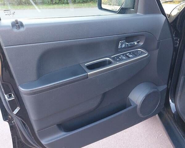 Джип Cherokee 2011 у Києві на Automoto.ua Чорний Джип Cherokee, об'ємом двигуна 2.8 л та пробігом 216 тис. км за 10500 $, фото 9 на Automoto.ua