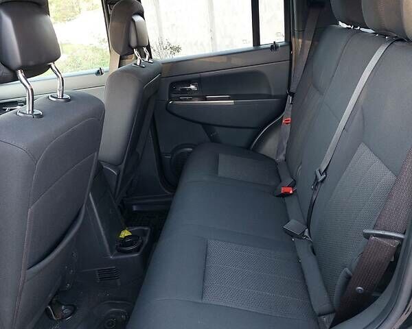 Джип Cherokee 2011 у Києві на Automoto.ua Чорний Джип Cherokee, об'ємом двигуна 2.8 л та пробігом 216 тис. км за 10500 $, фото 10 на Automoto.ua