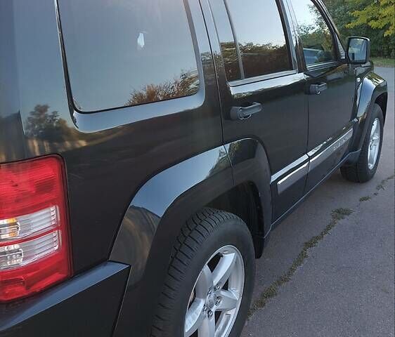 Джип Cherokee 2011 у Києві на Automoto.ua Чорний Джип Cherokee, об'ємом двигуна 2.8 л та пробігом 216 тис. км за 10500 $, фото 4 на Automoto.ua