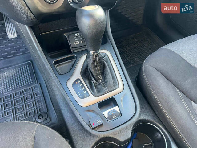 Чорний Джип Cherokee, об'ємом двигуна 2.4 л та пробігом 205 тис. км за 11190 $, фото 22 на Automoto.ua