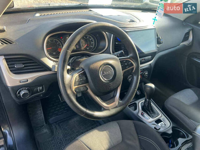 Чорний Джип Cherokee, об'ємом двигуна 2.4 л та пробігом 205 тис. км за 11190 $, фото 12 на Automoto.ua