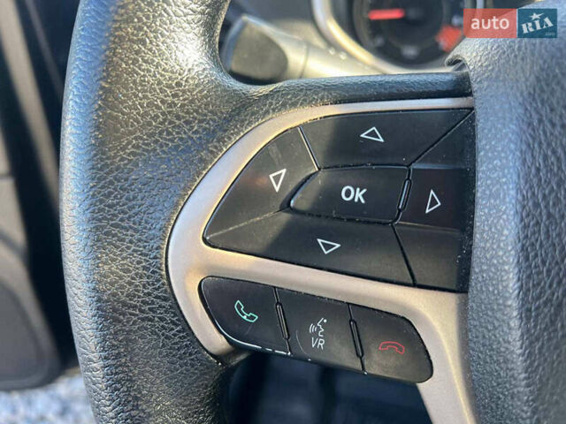 Чорний Джип Cherokee, об'ємом двигуна 2.4 л та пробігом 205 тис. км за 11190 $, фото 16 на Automoto.ua