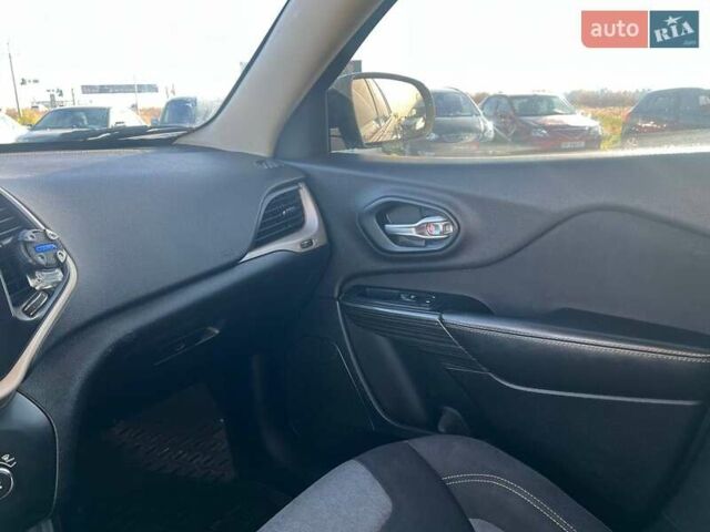 Чорний Джип Cherokee, об'ємом двигуна 2.4 л та пробігом 205 тис. км за 11190 $, фото 23 на Automoto.ua