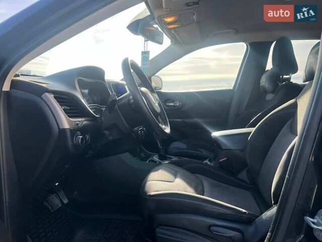 Чорний Джип Cherokee, об'ємом двигуна 2.4 л та пробігом 205 тис. км за 11190 $, фото 13 на Automoto.ua