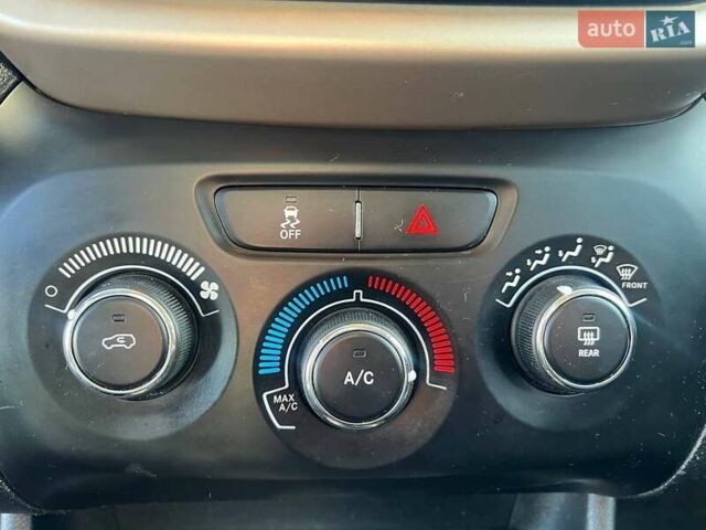 Чорний Джип Cherokee, об'ємом двигуна 2.4 л та пробігом 205 тис. км за 11190 $, фото 21 на Automoto.ua