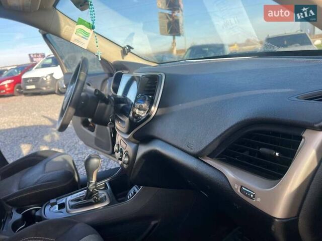 Чорний Джип Cherokee, об'ємом двигуна 2.4 л та пробігом 205 тис. км за 11190 $, фото 33 на Automoto.ua