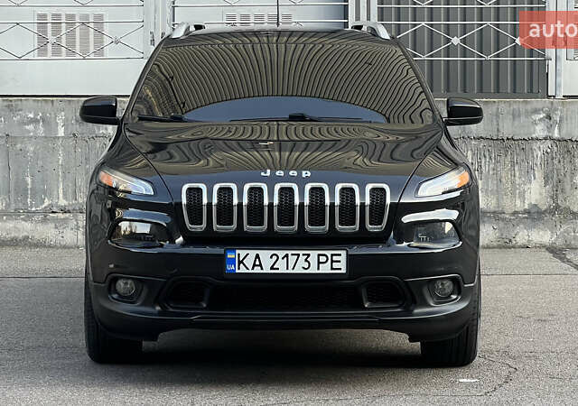 Черный Джип Чероки, объемом двигателя 2.4 л и пробегом 145 тыс. км за 12900 $, фото 1 на Automoto.ua