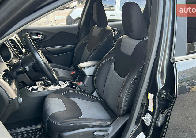 Черный Джип Чероки, объемом двигателя 2.4 л и пробегом 145 тыс. км за 12900 $, фото 8 на Automoto.ua