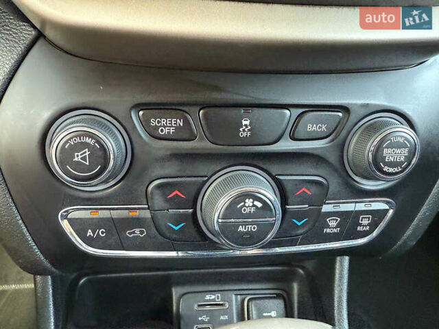 Чорний Джип Cherokee, об'ємом двигуна 2.4 л та пробігом 139 тис. км за 12500 $, фото 61 на Automoto.ua