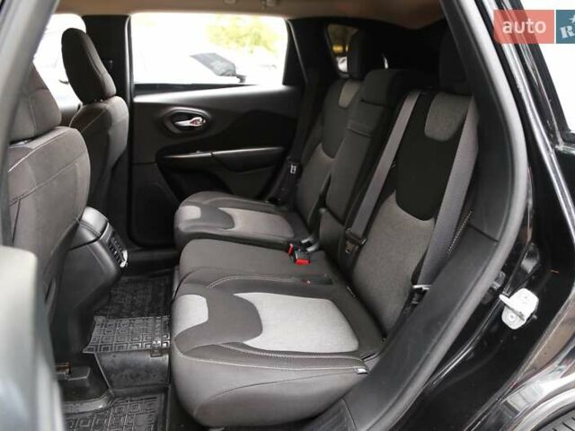 Джип Cherokee 2014 у Києві на Automoto.ua Чорний Джип Cherokee, об'ємом двигуна 2.36 л та пробігом 144 тис. км за 12900 $, фото 7 на Automoto.ua