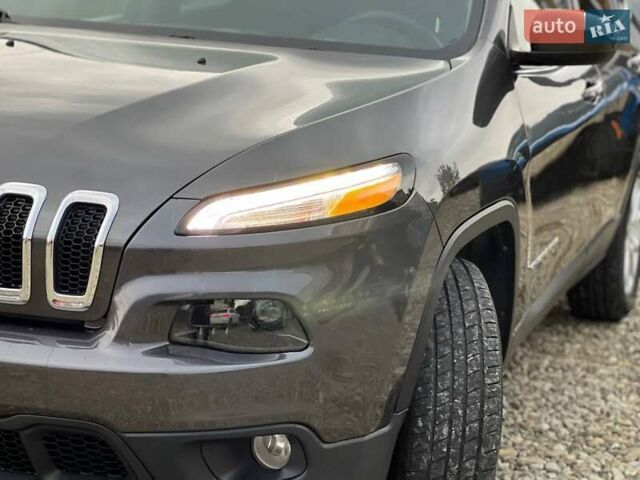 Чорний Джип Cherokee, об'ємом двигуна 2.36 л та пробігом 139 тис. км за 11990 $, фото 8 на Automoto.ua