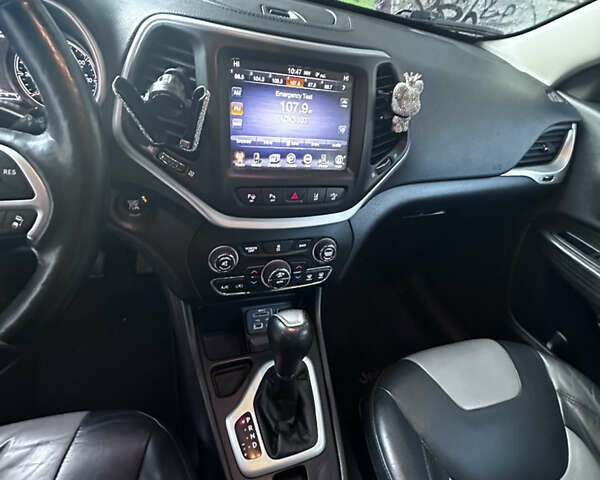 Чорний Джип Cherokee, об'ємом двигуна 2.4 л та пробігом 177 тис. км за 12799 $, фото 12 на Automoto.ua