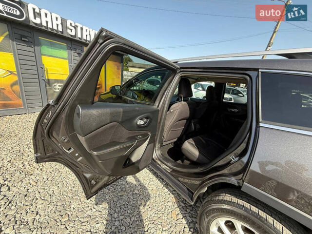 Чорний Джип Cherokee, об'ємом двигуна 2.4 л та пробігом 139 тис. км за 12500 $, фото 49 на Automoto.ua