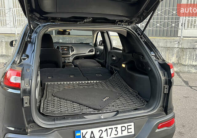 Черный Джип Чероки, объемом двигателя 2.4 л и пробегом 145 тыс. км за 12900 $, фото 7 на Automoto.ua