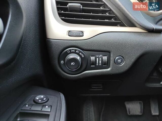 Чорний Джип Cherokee, об'ємом двигуна 3.24 л та пробігом 189 тис. км за 14500 $, фото 17 на Automoto.ua