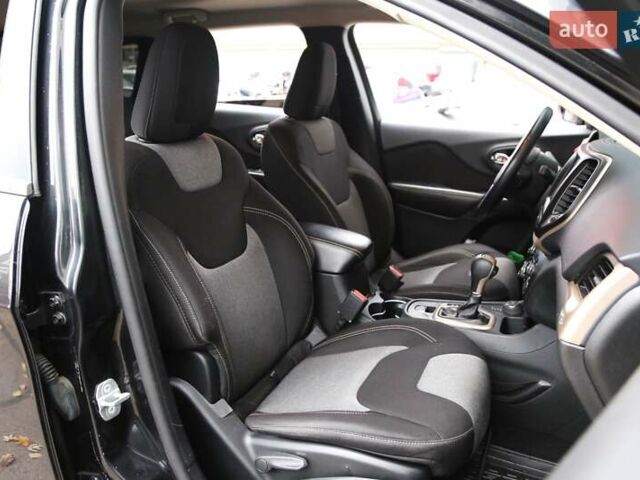 Джип Cherokee 2014 у Києві на Automoto.ua Чорний Джип Cherokee, об'ємом двигуна 2.36 л та пробігом 144 тис. км за 12900 $, фото 9 на Automoto.ua