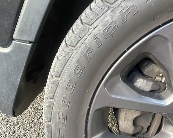 Чорний Джип Cherokee, об'ємом двигуна 3.24 л та пробігом 247 тис. км за 14000 $, фото 19 на Automoto.ua