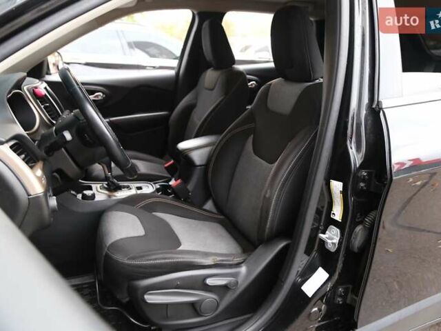 Джип Cherokee 2014 у Києві на Automoto.ua Чорний Джип Cherokee, об'ємом двигуна 2.36 л та пробігом 144 тис. км за 12900 $, фото 6 на Automoto.ua