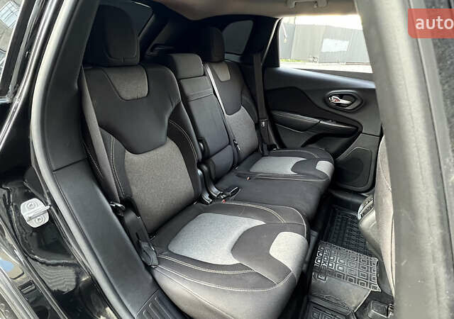 Черный Джип Чероки, объемом двигателя 2.4 л и пробегом 145 тыс. км за 12900 $, фото 10 на Automoto.ua