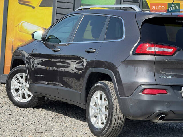 Чорний Джип Cherokee, об'ємом двигуна 2.4 л та пробігом 139 тис. км за 12500 $, фото 17 на Automoto.ua
