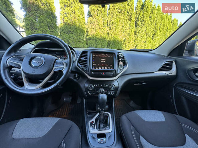 Чорний Джип Cherokee, об'ємом двигуна 2.36 л та пробігом 174 тис. км за 10450 $, фото 57 на Automoto.ua