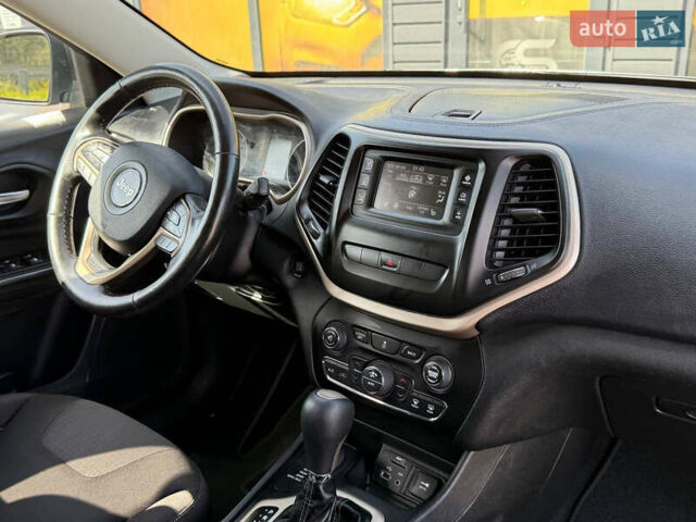 Чорний Джип Cherokee, об'ємом двигуна 2.4 л та пробігом 139 тис. км за 12500 $, фото 32 на Automoto.ua