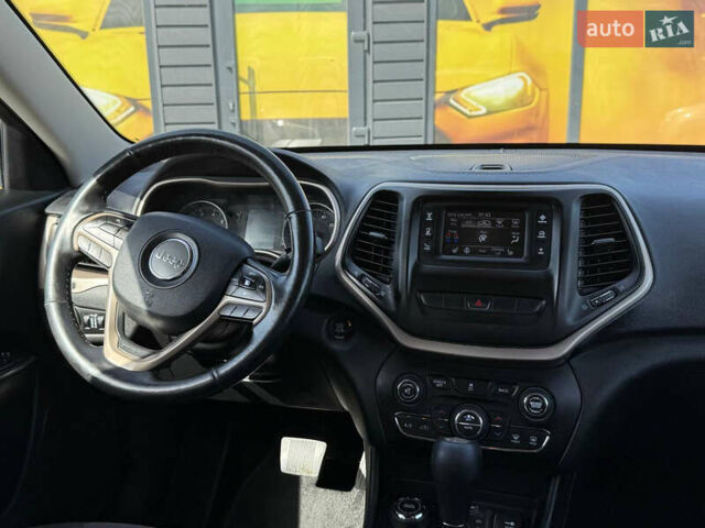 Чорний Джип Cherokee, об'ємом двигуна 2.4 л та пробігом 139 тис. км за 12500 $, фото 37 на Automoto.ua