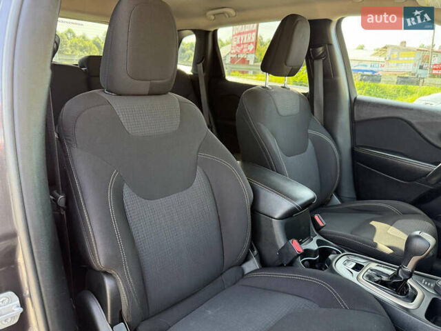 Чорний Джип Cherokee, об'ємом двигуна 2.4 л та пробігом 139 тис. км за 12500 $, фото 31 на Automoto.ua