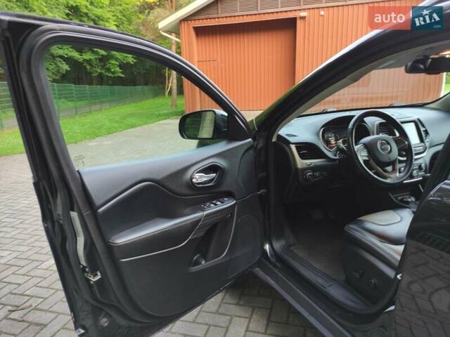 Чорний Джип Cherokee, об'ємом двигуна 3.24 л та пробігом 189 тис. км за 14500 $, фото 10 на Automoto.ua