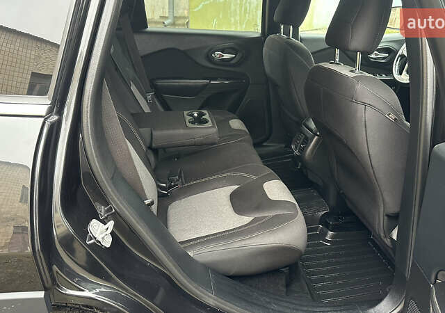 Чорний Джип Cherokee, об'ємом двигуна 2.36 л та пробігом 244 тис. км за 11500 $, фото 30 на Automoto.ua
