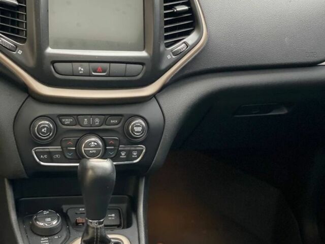 Чорний Джип Cherokee, об'ємом двигуна 3.2 л та пробігом 100 тис. км за 9500 $, фото 6 на Automoto.ua