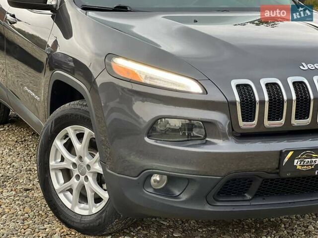 Чорний Джип Cherokee, об'ємом двигуна 2.36 л та пробігом 139 тис. км за 11990 $, фото 7 на Automoto.ua