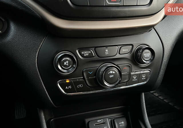 Черный Джип Чероки, объемом двигателя 2.4 л и пробегом 145 тыс. км за 12900 $, фото 21 на Automoto.ua