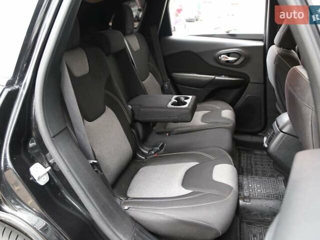 Джип Cherokee 2014 у Києві на Automoto.ua Чорний Джип Cherokee, об'ємом двигуна 2.36 л та пробігом 144 тис. км за 12900 $, фото 8 на Automoto.ua