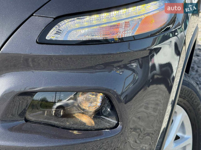 Чорний Джип Cherokee, об'ємом двигуна 2.4 л та пробігом 139 тис. км за 12500 $, фото 9 на Automoto.ua