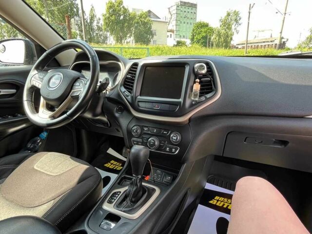 Черный Джип Чероки, объемом двигателя 2.4 л и пробегом 174 тыс. км за 12200 $, фото 22 на Automoto.ua