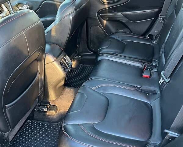 Черный Джип Чероки, объемом двигателя 3.24 л и пробегом 186 тыс. км за 15500 $, фото 1 на Automoto.ua