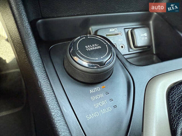 Чорний Джип Cherokee, об'ємом двигуна 2.4 л та пробігом 139 тис. км за 12500 $, фото 59 на Automoto.ua