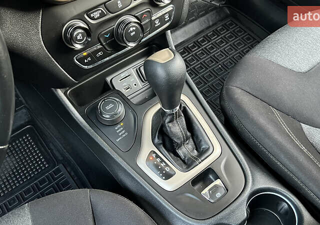 Черный Джип Чероки, объемом двигателя 2.4 л и пробегом 145 тыс. км за 12900 $, фото 24 на Automoto.ua