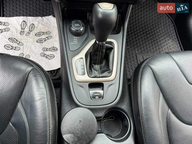Джип Чероки 2014 в Луцке на Automoto.ua Черный Джип Чероки, объемом двигателя 2 л и пробегом 267 тыс. км за 16200 $, фото 19 на Automoto.ua