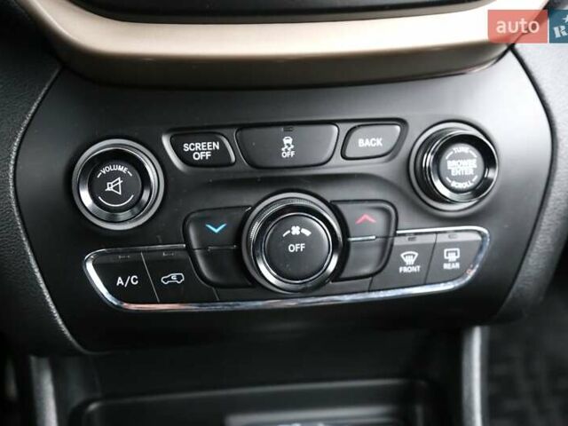 Джип Cherokee 2014 у Києві на Automoto.ua Чорний Джип Cherokee, об'ємом двигуна 2.36 л та пробігом 144 тис. км за 12900 $, фото 17 на Automoto.ua