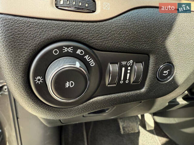 Чорний Джип Cherokee, об'ємом двигуна 2.4 л та пробігом 139 тис. км за 12500 $, фото 52 на Automoto.ua