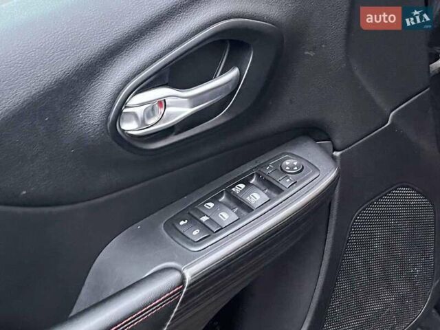 Черный Джип Чероки, объемом двигателя 3.2 л и пробегом 221 тыс. км за 14990 $, фото 15 на Automoto.ua