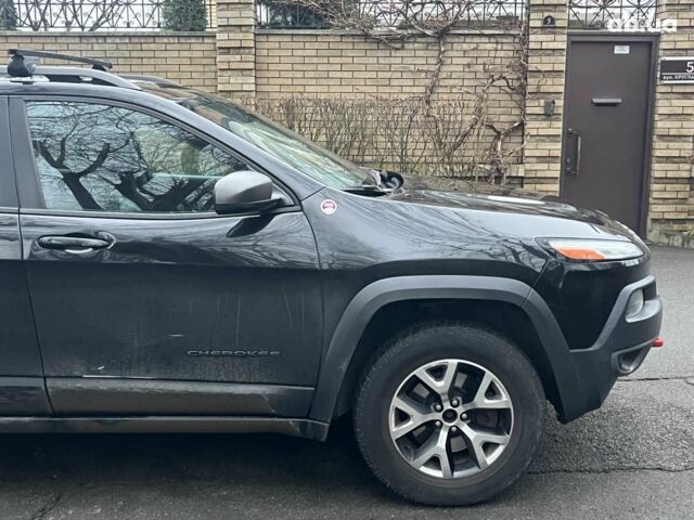 Черный Джип Чероки, объемом двигателя 3.2 л и пробегом 221 тыс. км за 14940 $, фото 5 на Automoto.ua
